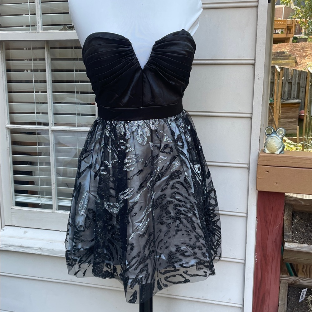 Hailey Logan by Adrianna Papell Black/Silver Satin Skater Dress SZ 7-8